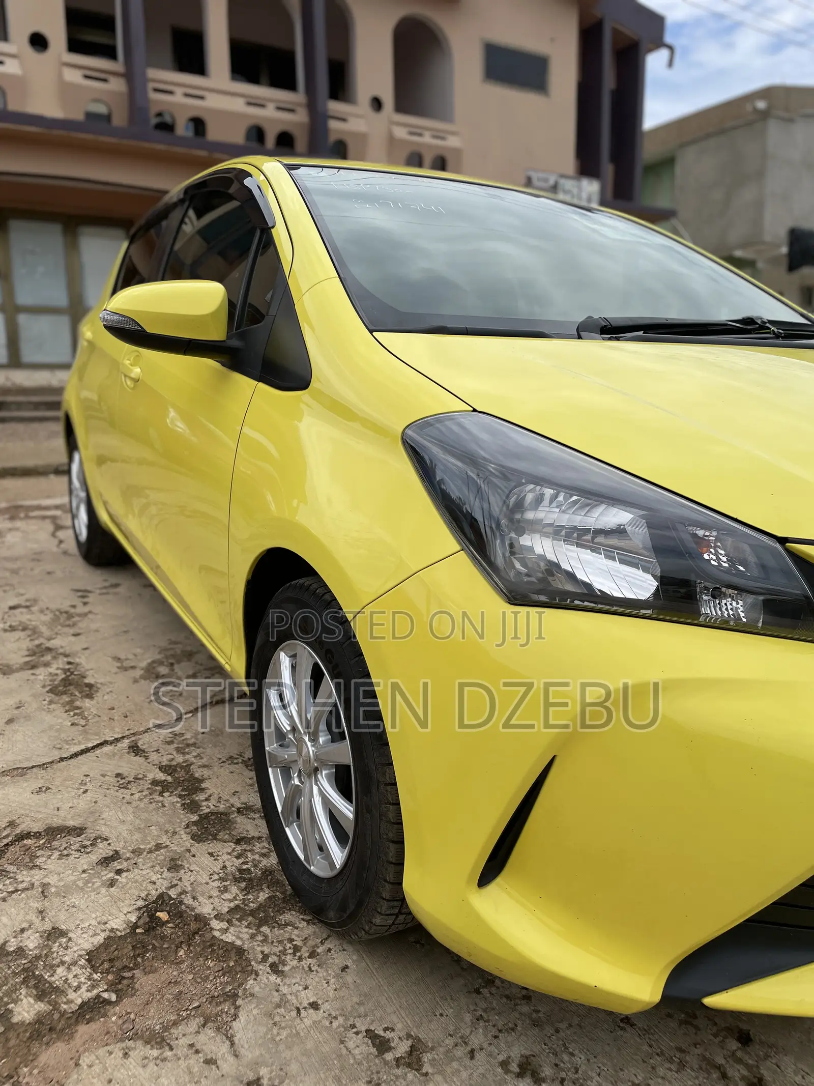 Toyota Vitz 1.3 FWD 5dr 2015 Yellow