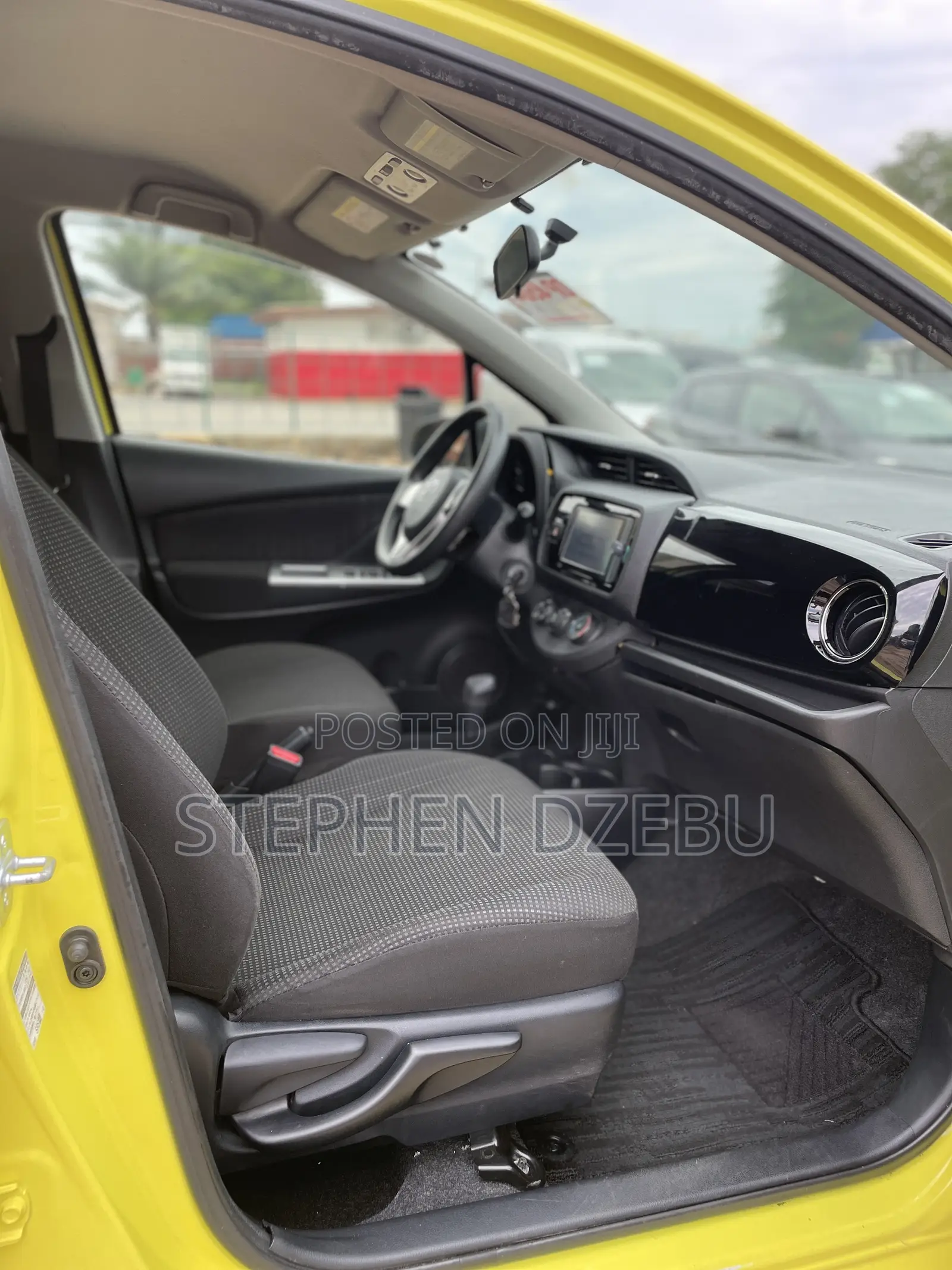 Toyota Vitz 1.3 FWD 5dr 2015 Yellow