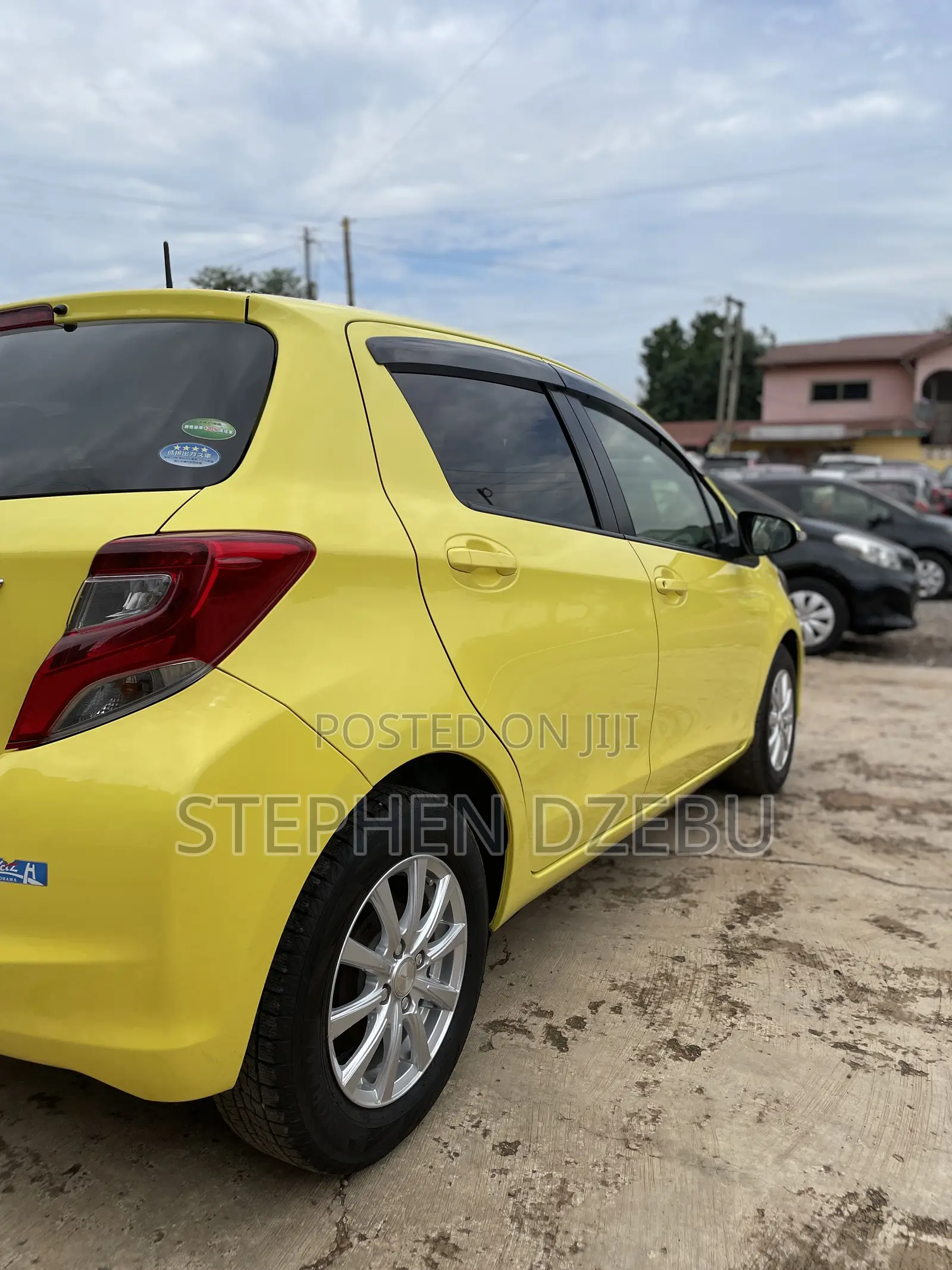 Toyota Vitz 1.3 FWD 5dr 2015 Yellow