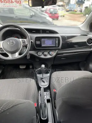 Toyota Vitz 1.3 FWD 5dr 2015 Yellow