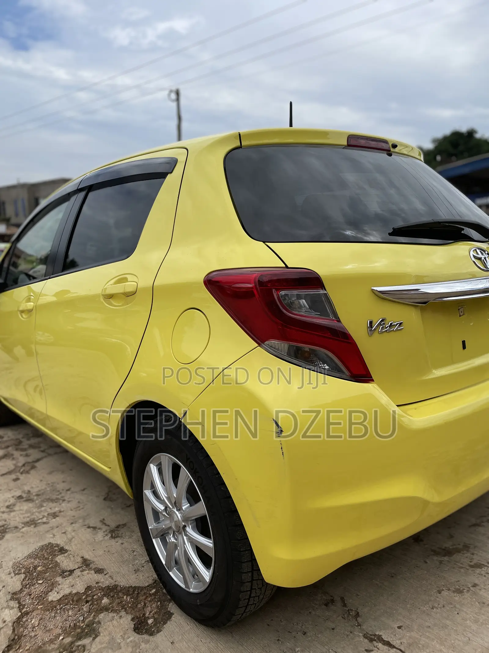 Toyota Vitz 1.3 FWD 5dr 2015 Yellow