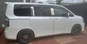 Toyota Voxy 2010 White