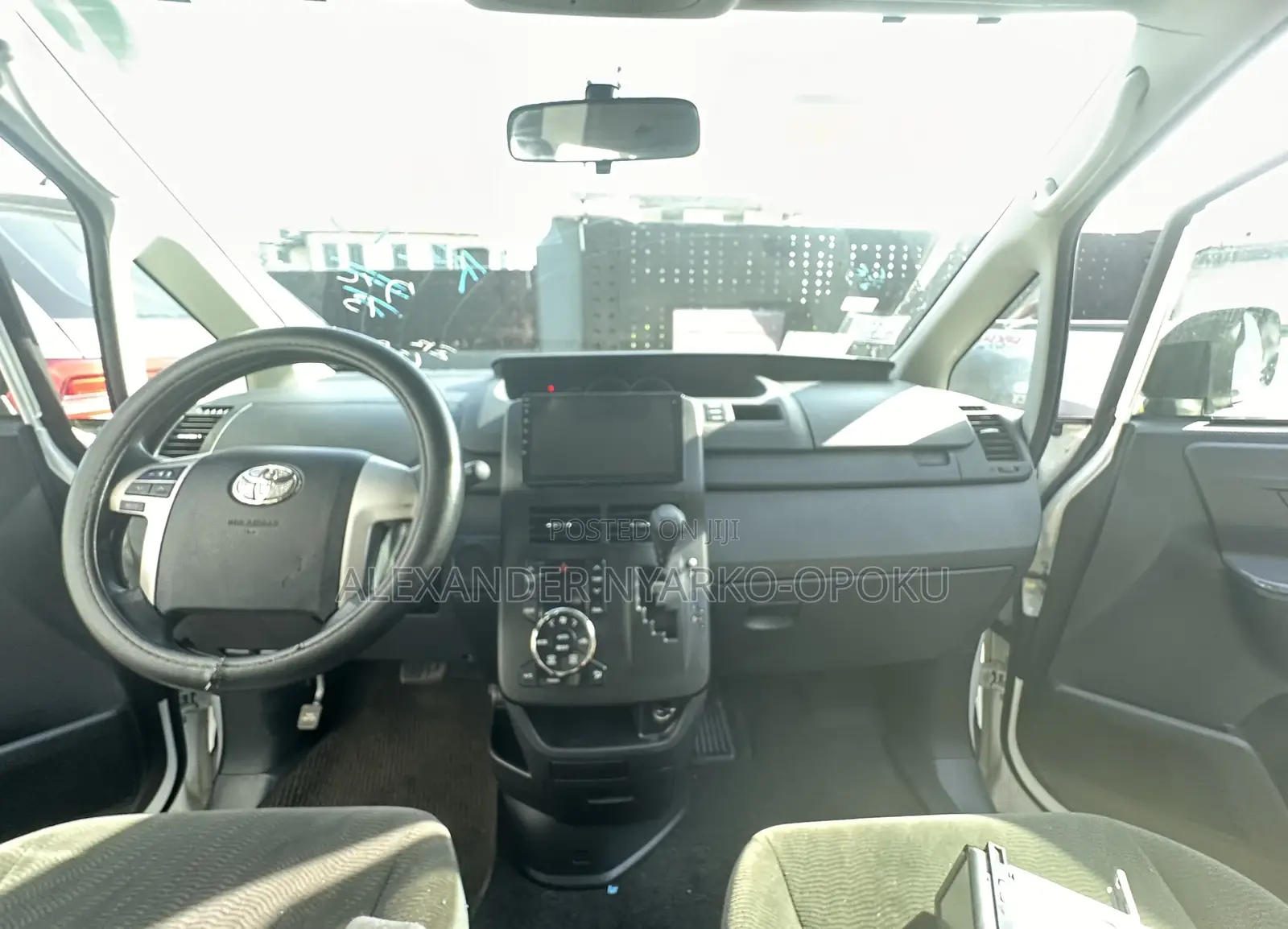 Toyota Voxy 2010 White
