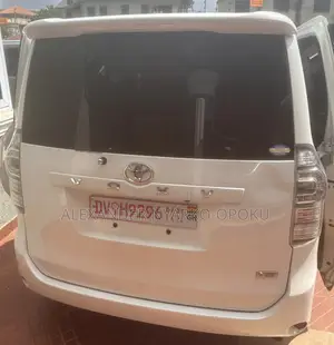 Toyota Voxy 2010 White