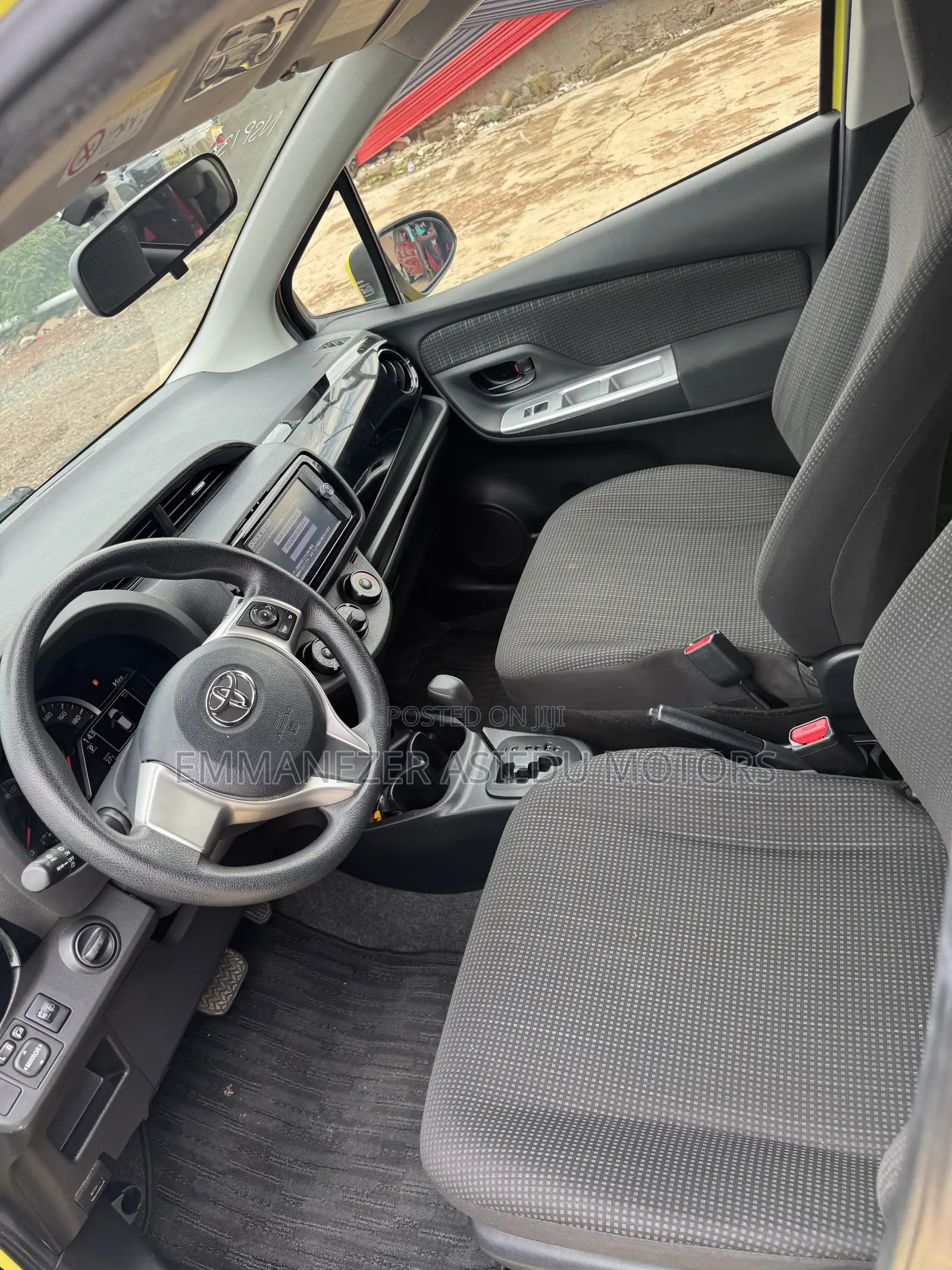Toyota Vitz 1.3 FWD 5dr 2015 Yellow