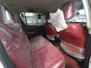 Toyota Hilux Revo Double Cab Deisel 2.4 AWD 2019 White