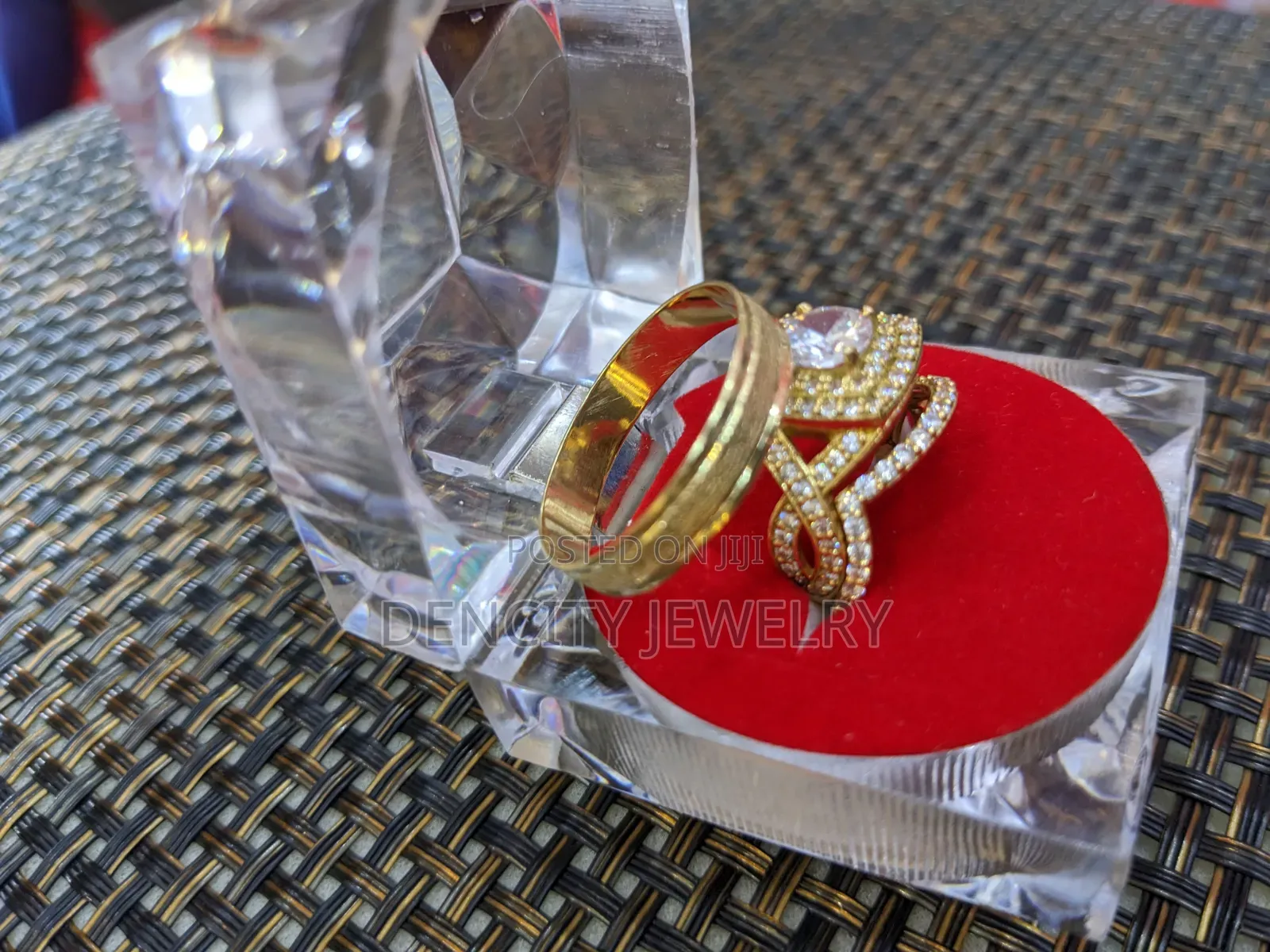 Elegant Unisex Wedding Rings - Premium Silver and Gold Wedding Rings