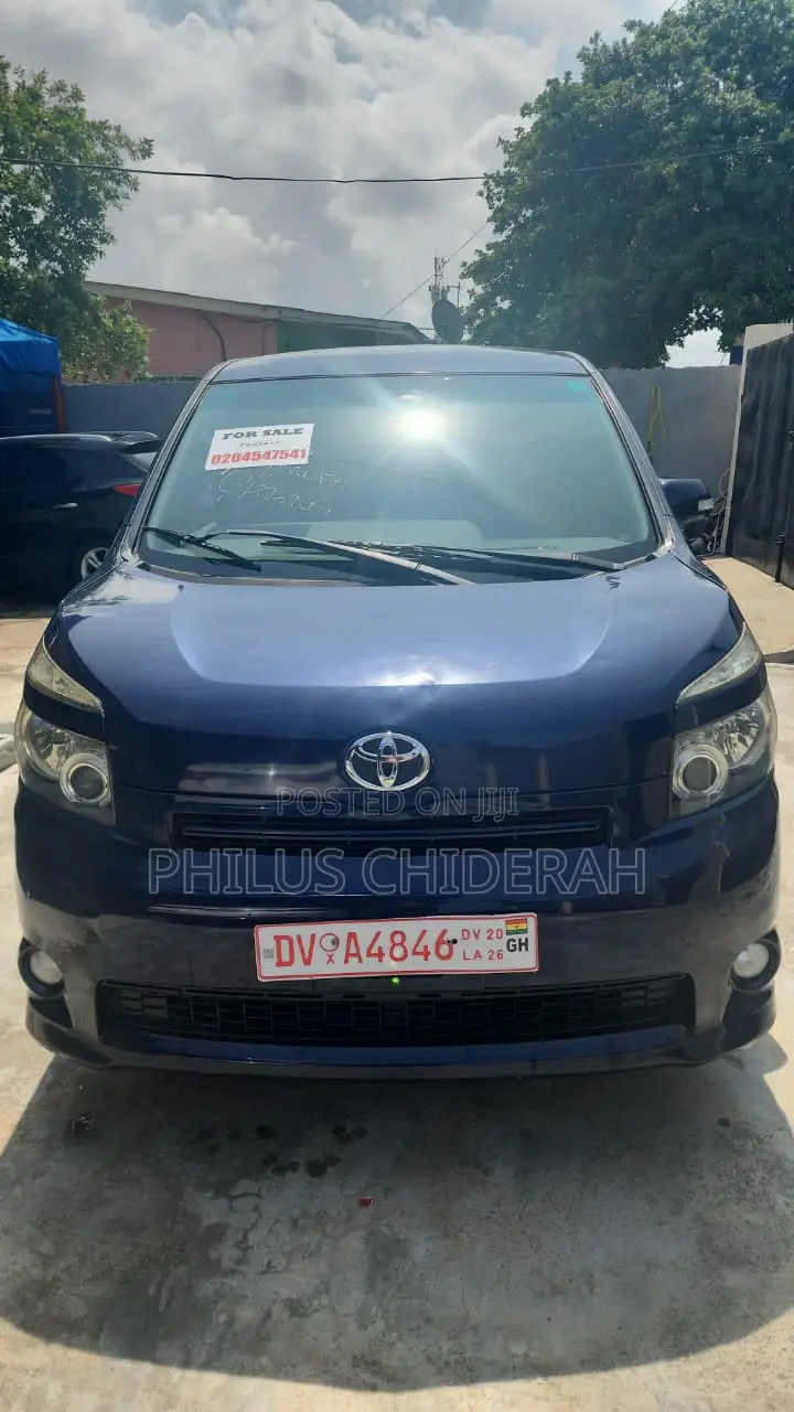 Toyota Voxy 2009 Blue