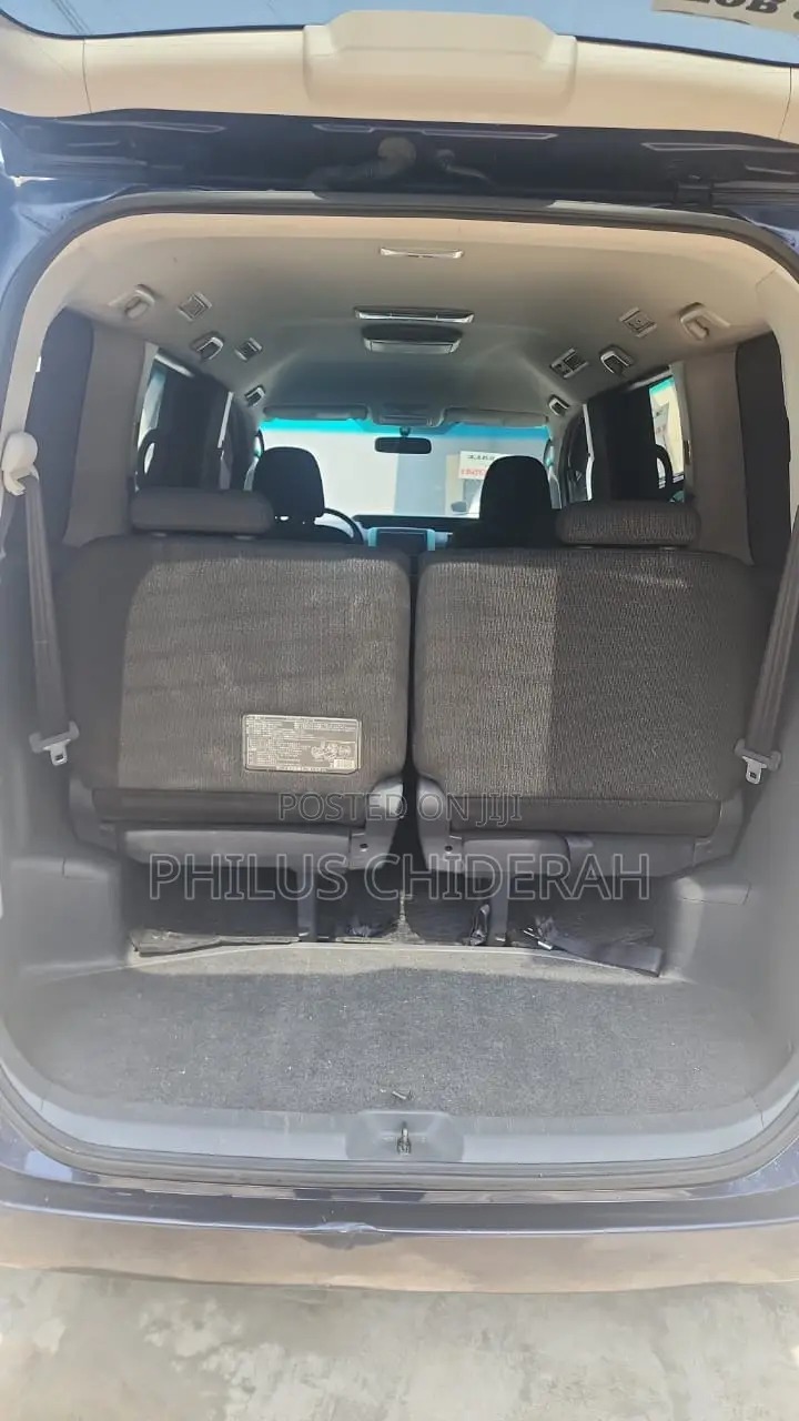 Toyota Voxy 2009 Blue