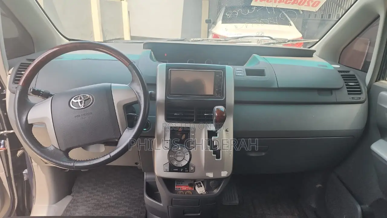 Toyota Voxy 2009 Blue