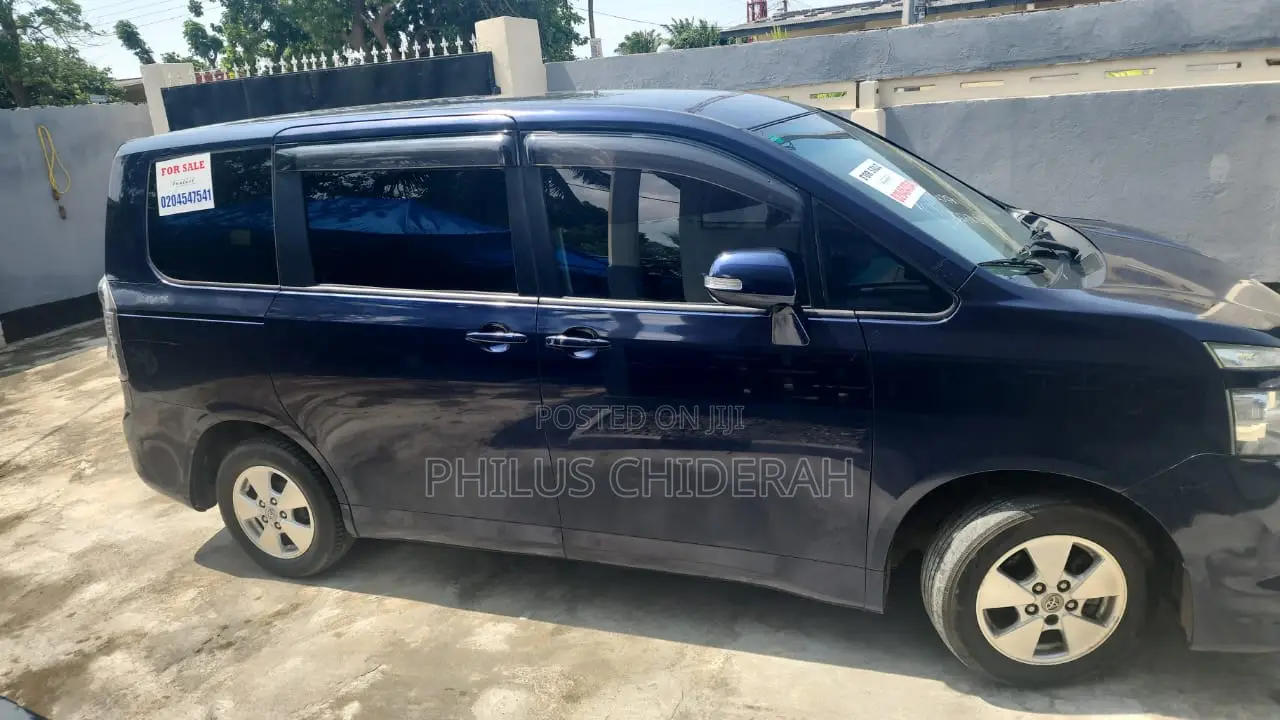 Toyota Voxy 2009 Blue