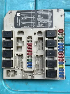 Nissan Rogue Sentra Versa 2008-11 Engine Fusebox