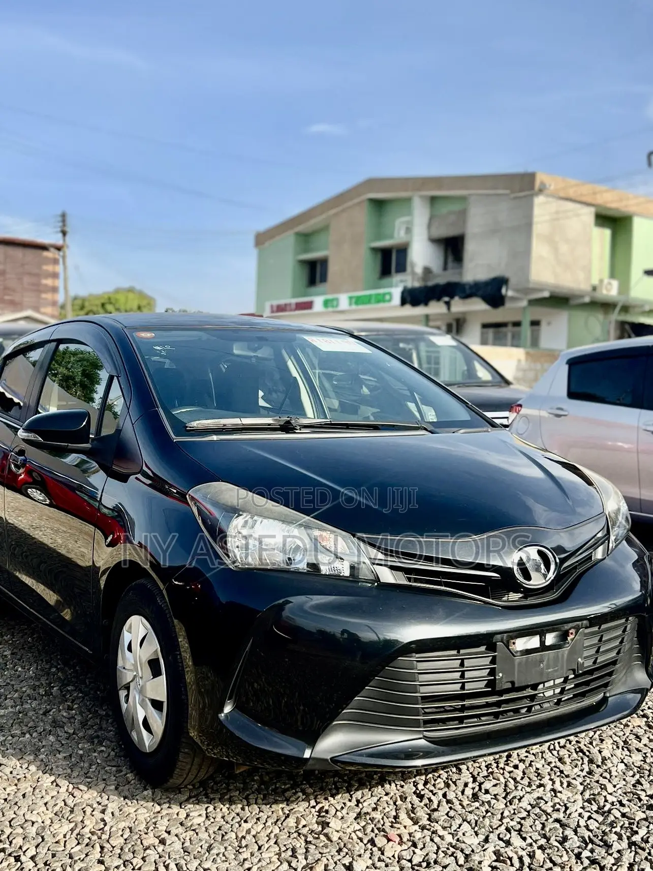 Toyota Vitz 1.3 FWD 5dr 2015 Black