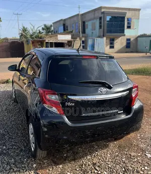 Toyota Vitz 1.3 FWD 5dr 2015 Black