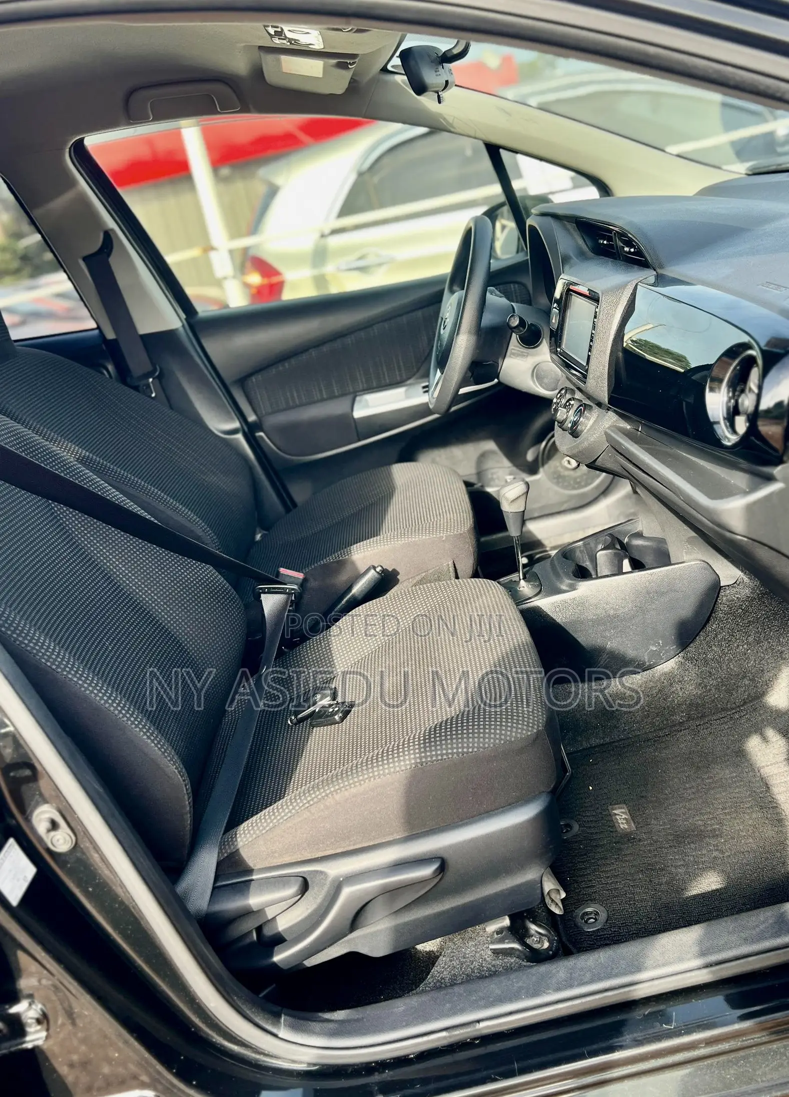Toyota Vitz 1.3 FWD 5dr 2015 Black