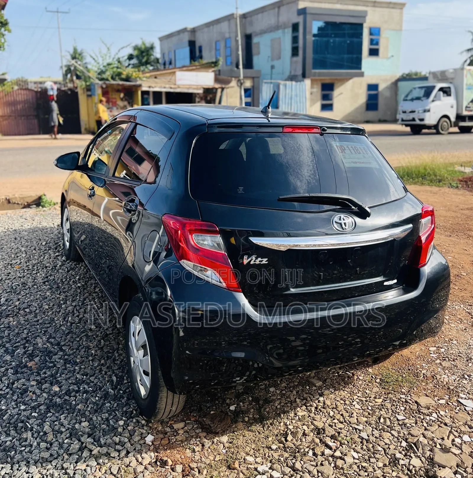 Toyota Vitz 1.3 FWD 5dr 2015 Black