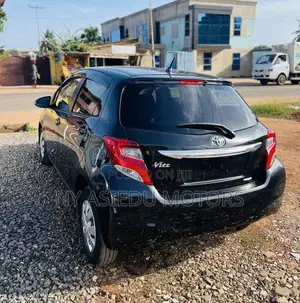 Toyota Vitz 1.3 FWD 5dr 2015 Black