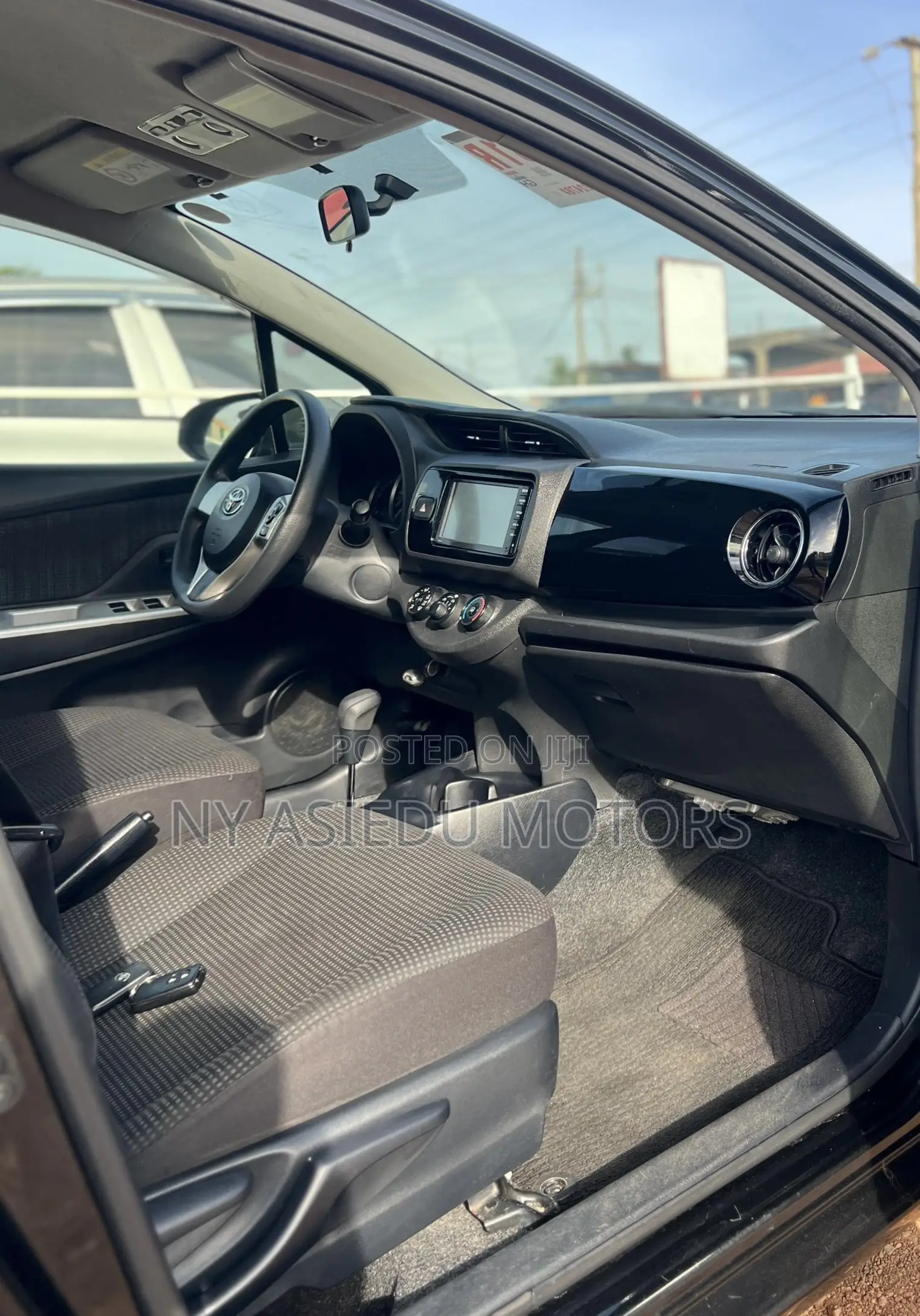 Toyota Vitz 1.3 FWD 5dr 2015 Black