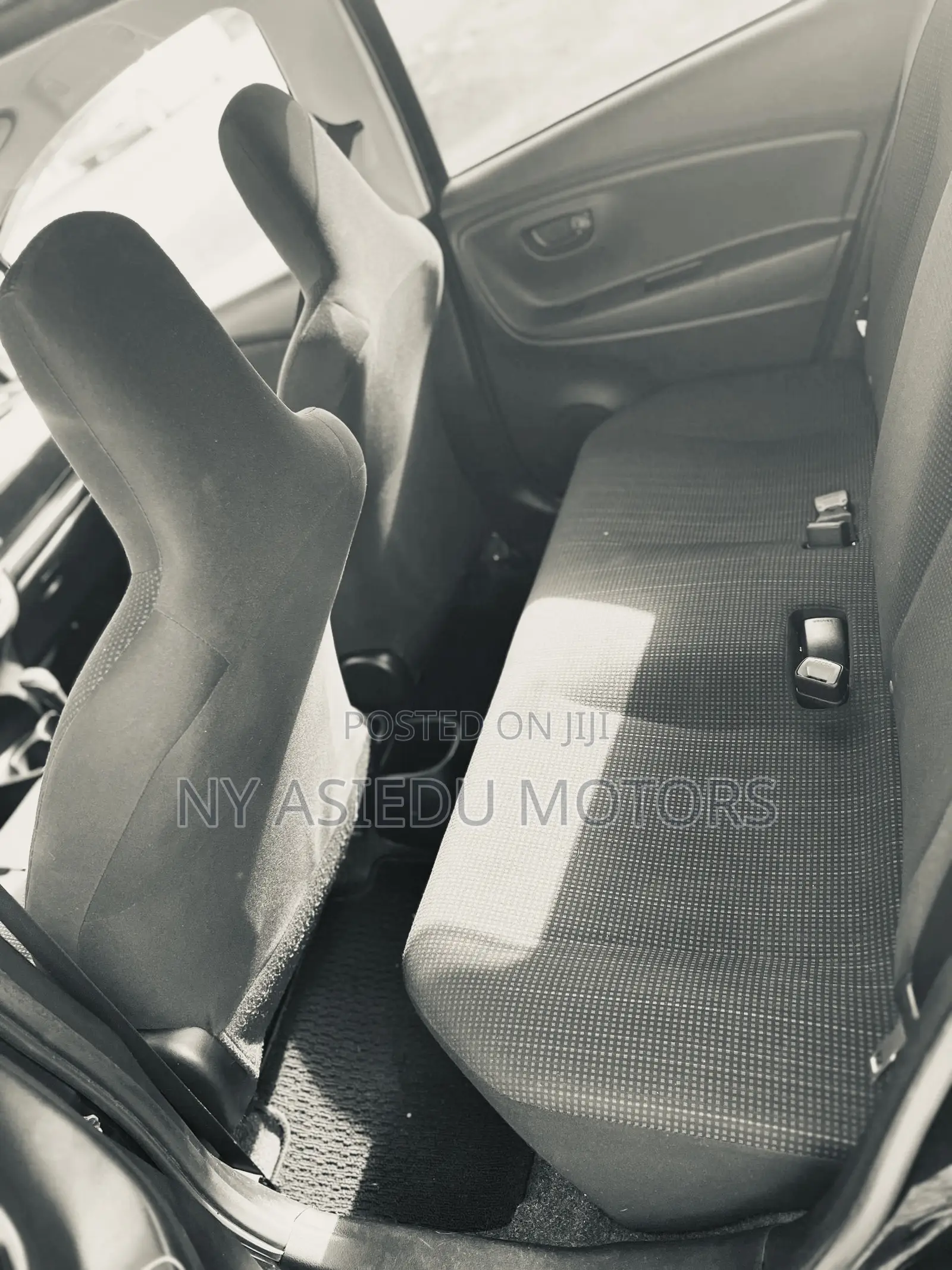 Toyota Vitz 1.3 FWD 5dr 2015 Black