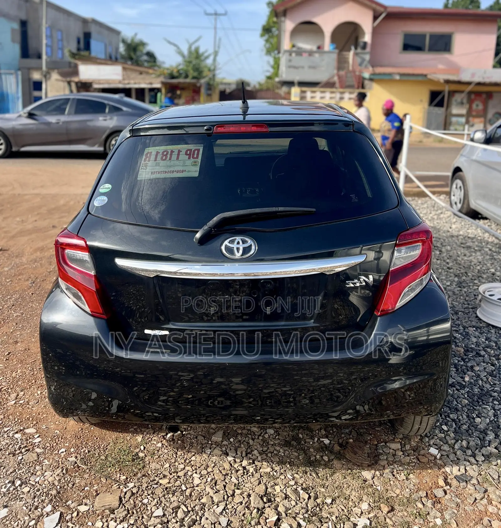 Toyota Vitz 1.3 FWD 5dr 2015 Black