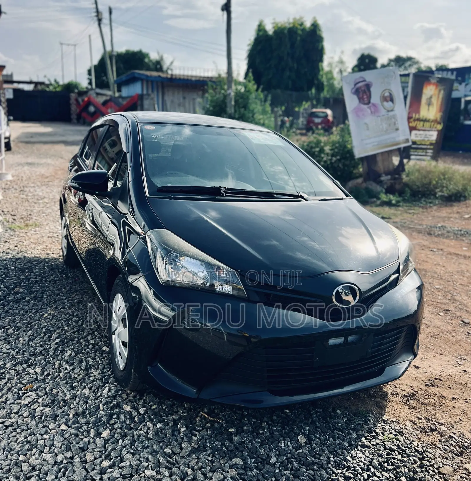 Toyota Vitz 1.3 FWD 5dr 2015 Black