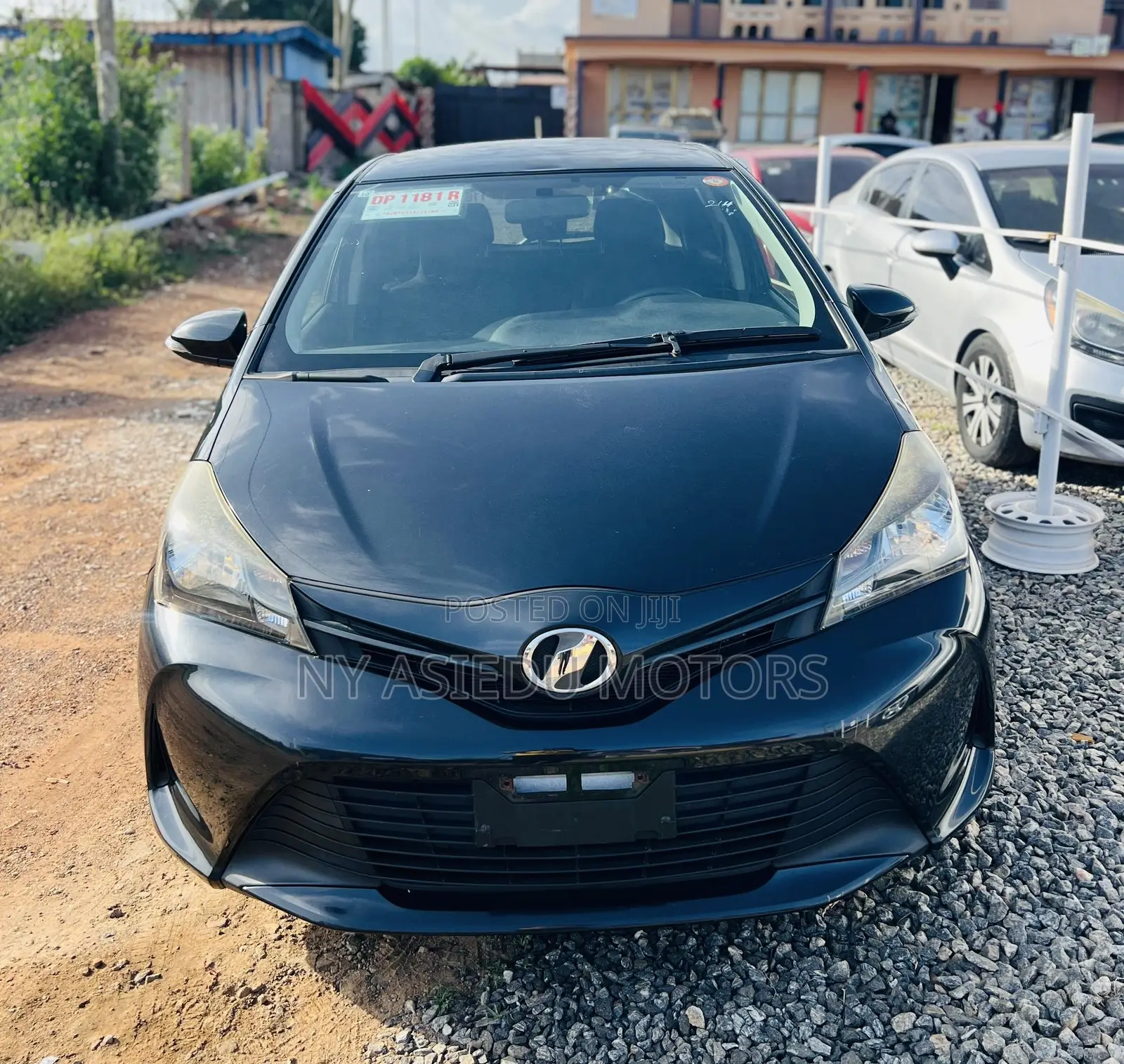Toyota Vitz 1.3 FWD 5dr 2015 Black