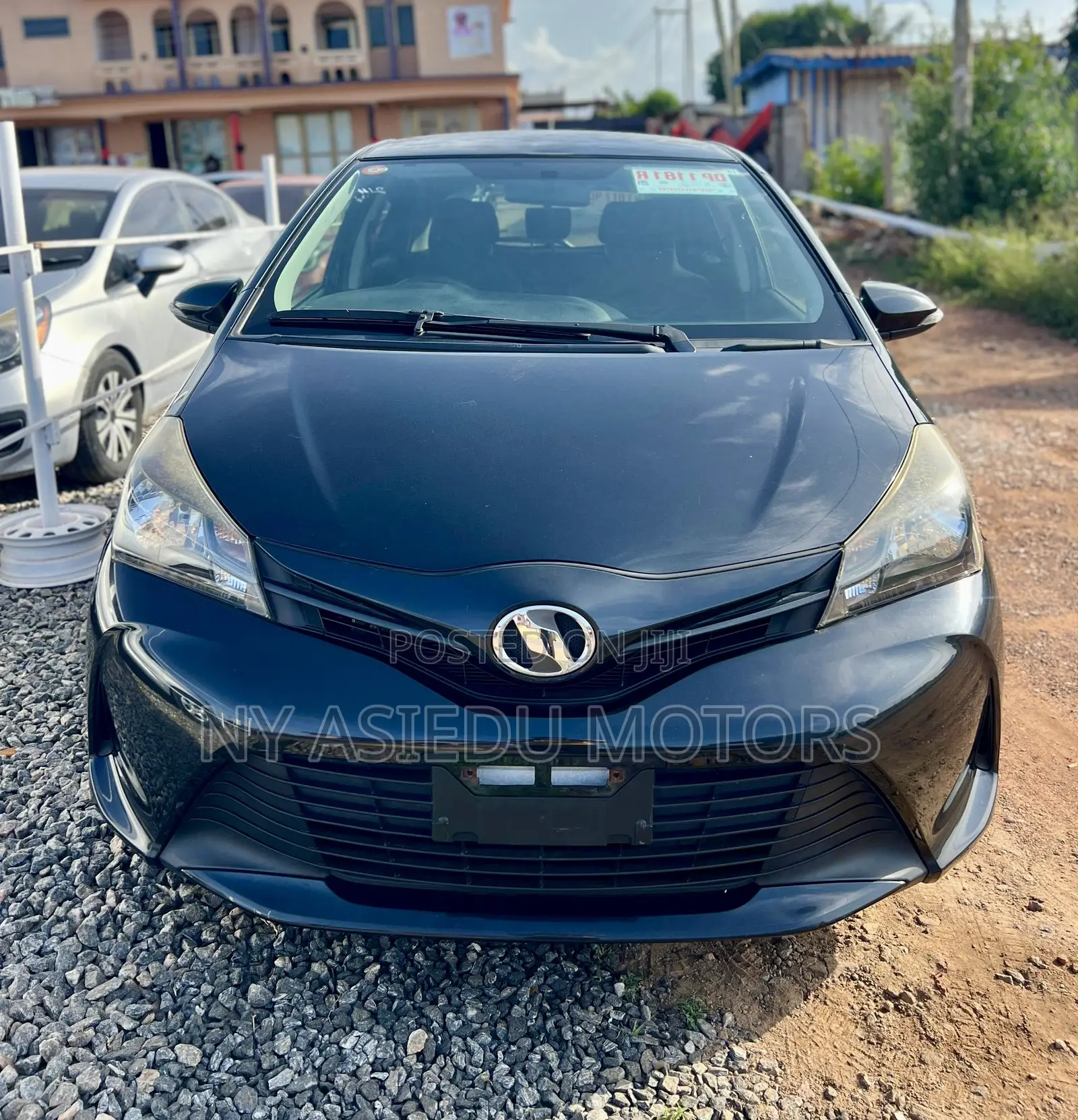 Toyota Vitz 1.3 FWD 5dr 2015 Black