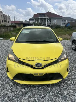 Toyota Vitz 2015 Yellow