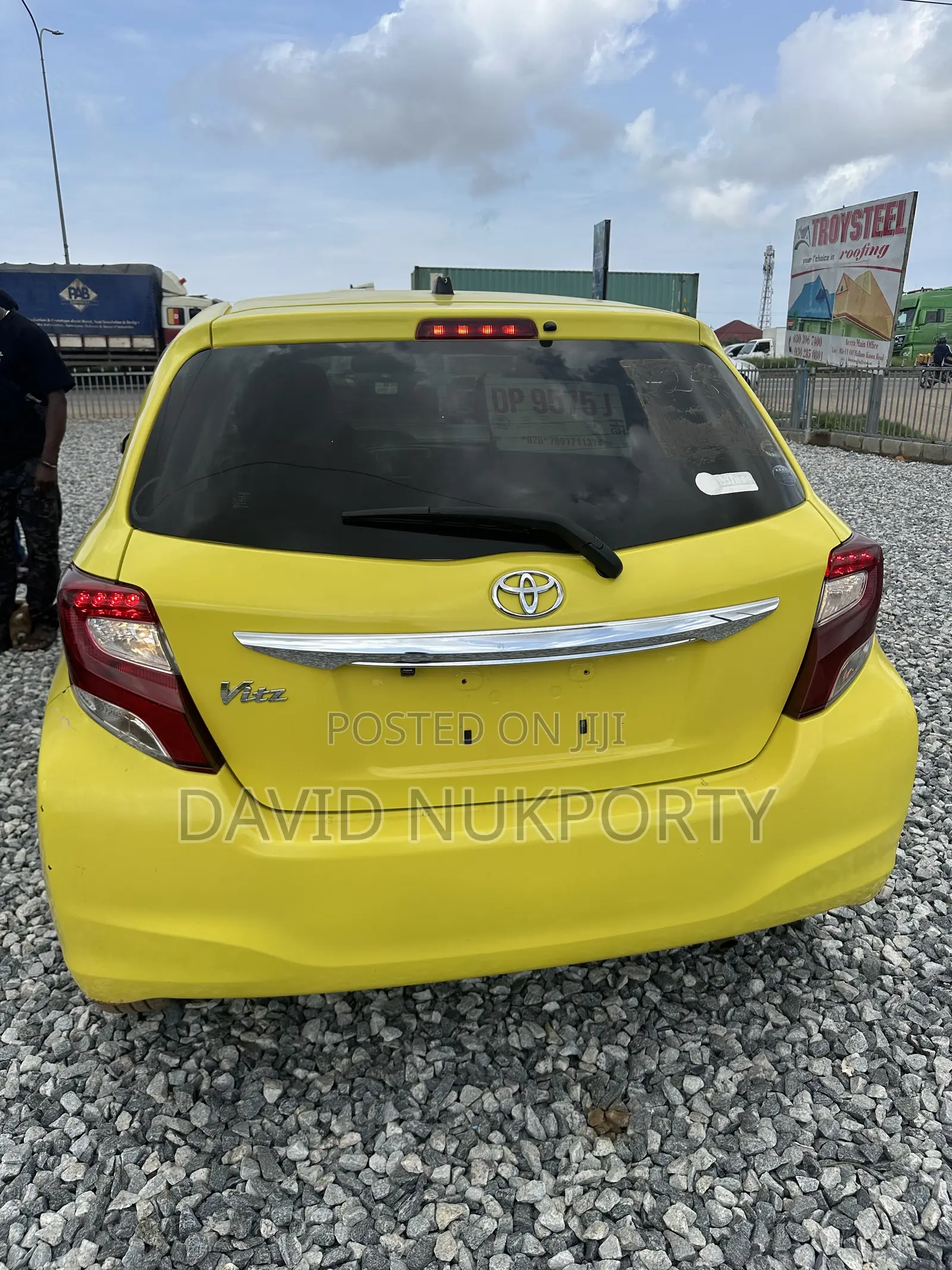 Toyota Vitz 2015 Yellow