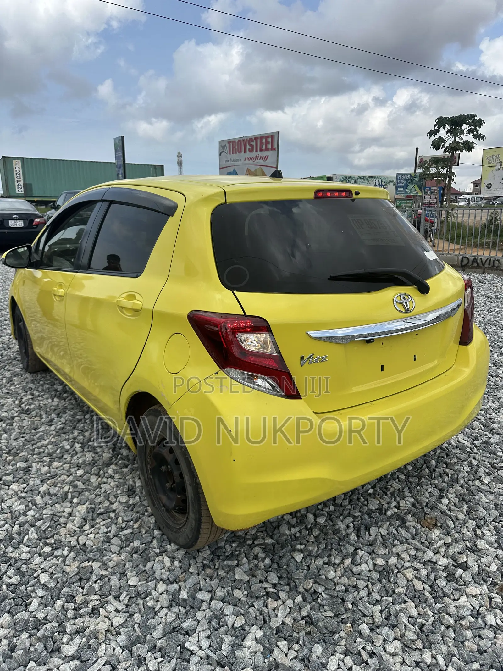 Toyota Vitz 2015 Yellow