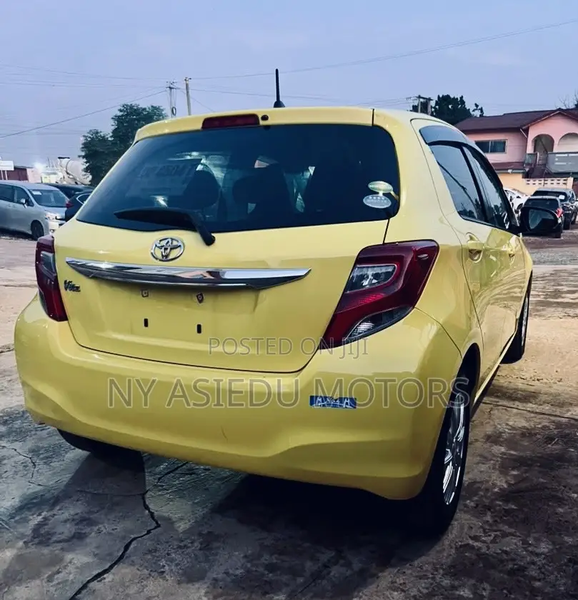 Toyota Vitz 1.3 FWD 5dr 2015 Yellow