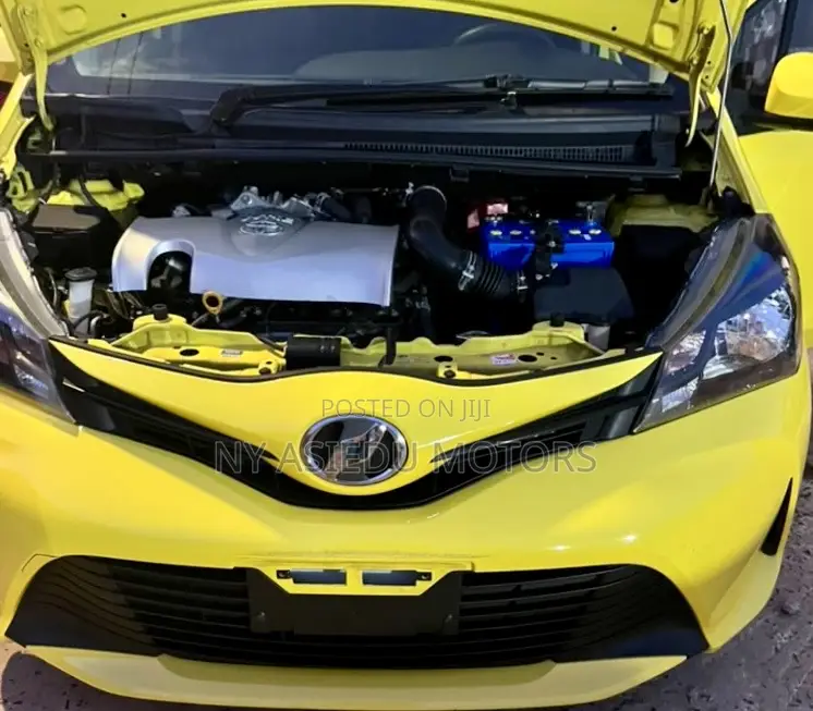 Toyota Vitz 1.3 FWD 5dr 2015 Yellow