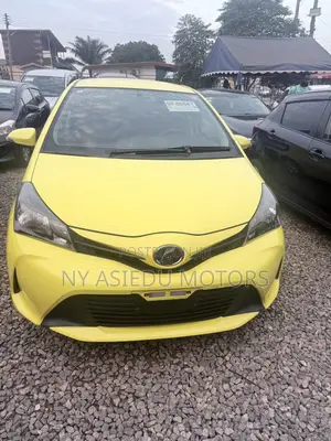 Toyota Vitz 1.3 FWD 5dr 2015 Yellow