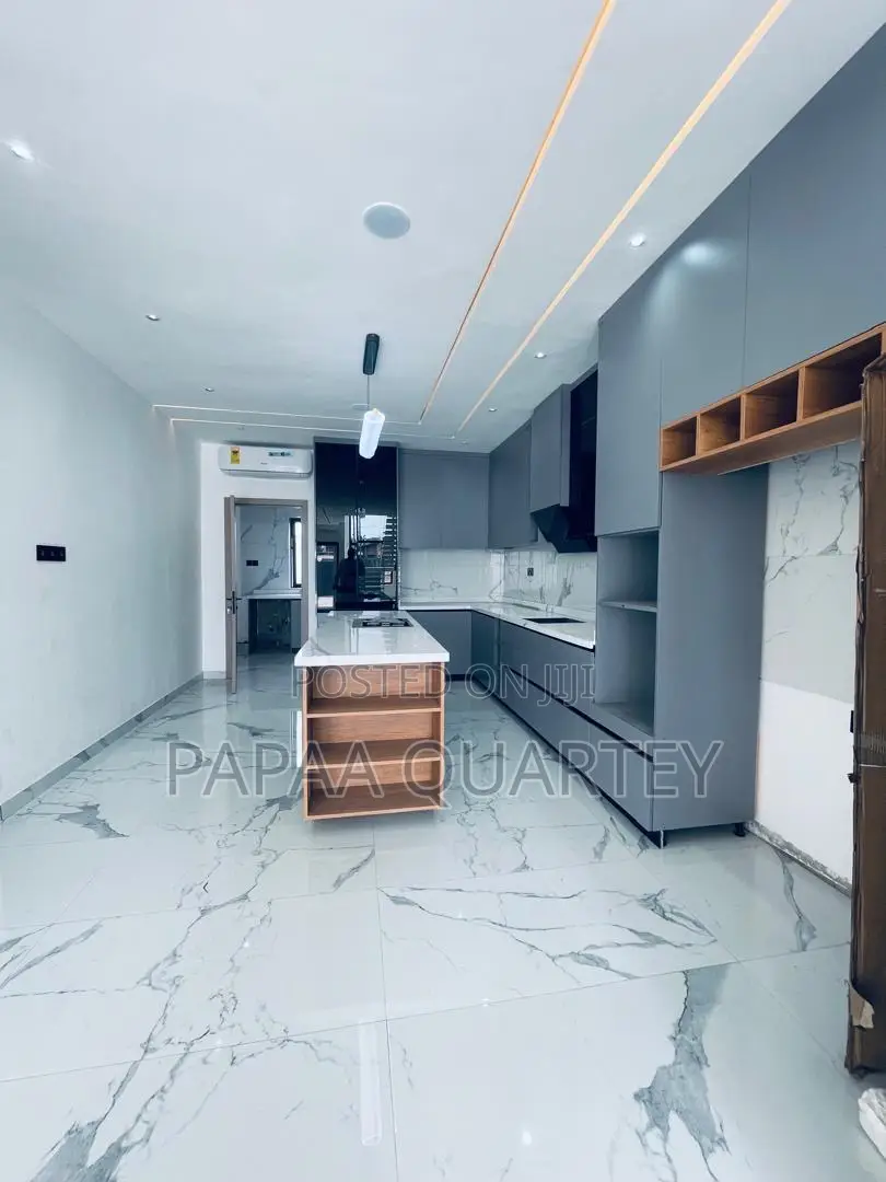 4bdrm House in Ashaley Botwe for sale