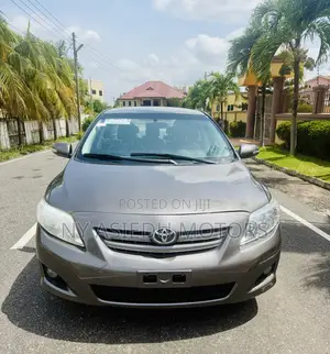 Toyota Corolla LE 4dr Sedan (1.8L 4cyl 4A) 2010 Gray