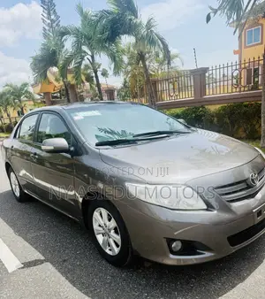 Toyota Corolla LE 4dr Sedan (1.8L 4cyl 4A) 2010 Gray