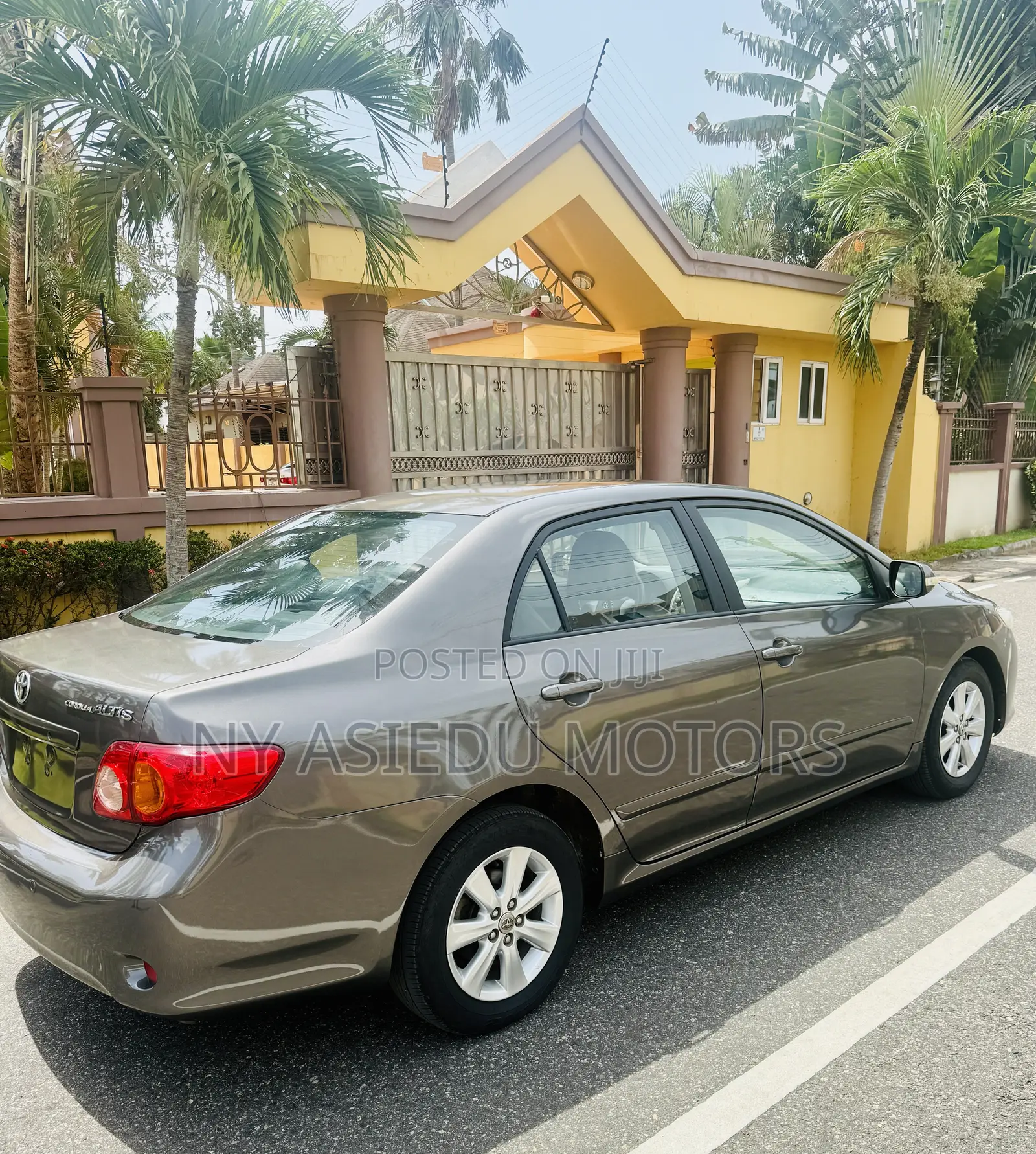 Toyota Corolla LE 4dr Sedan (1.8L 4cyl 4A) 2010 Gray