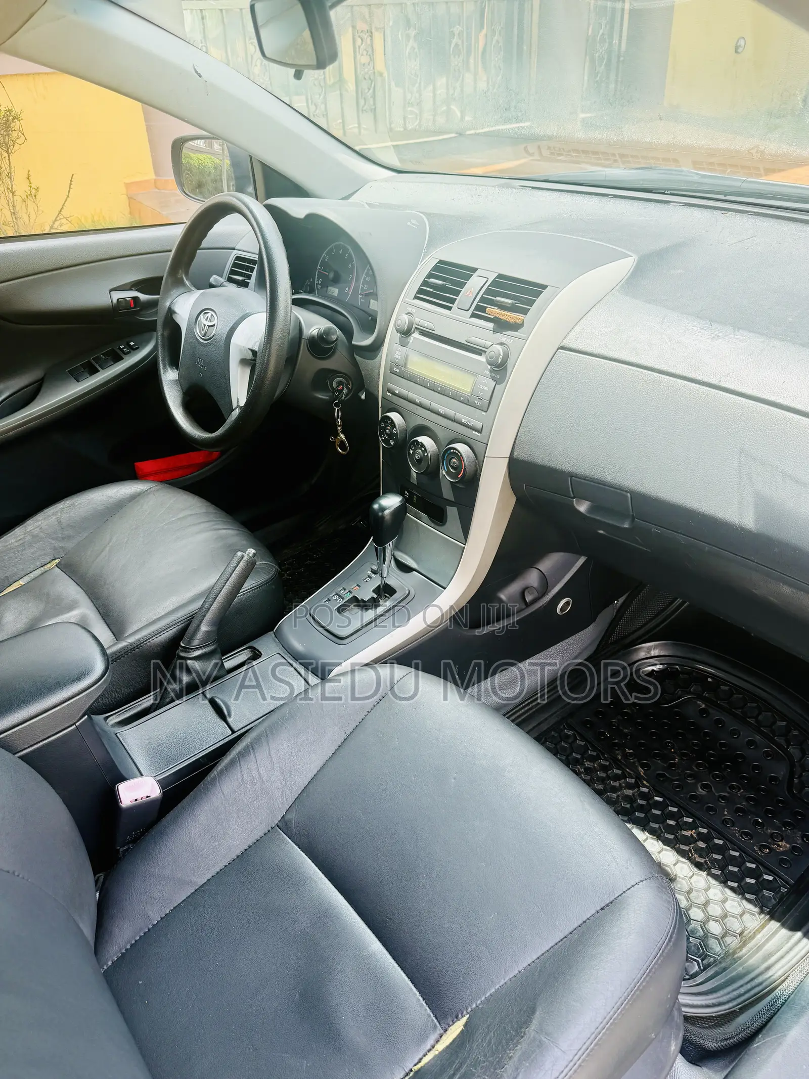 Toyota Corolla LE 4dr Sedan (1.8L 4cyl 4A) 2010 Gray