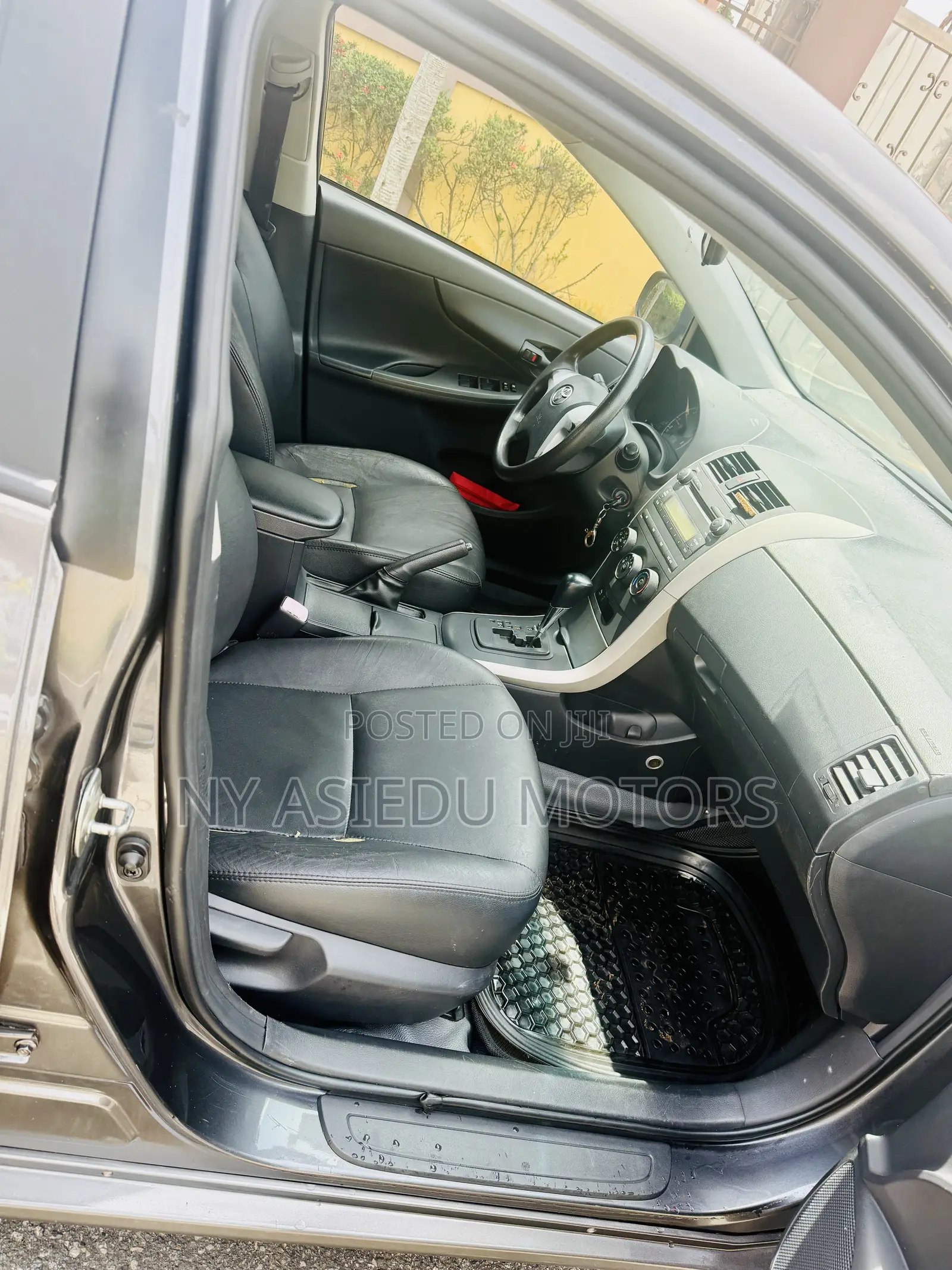 Toyota Corolla LE 4dr Sedan (1.8L 4cyl 4A) 2010 Gray