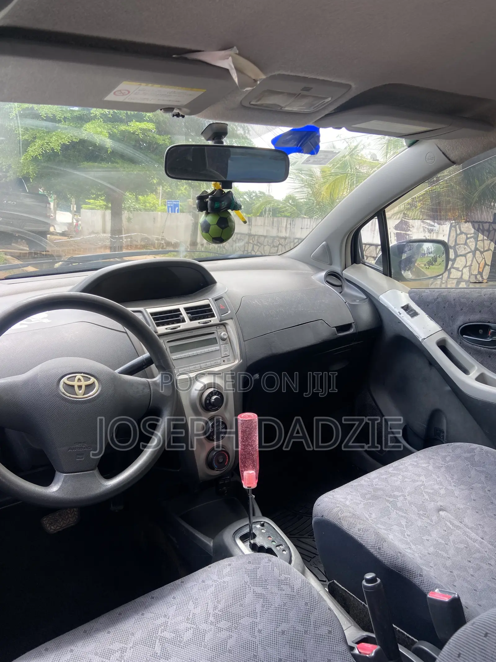 Toyota Vitz 1.5 FWD 5dr 2010 Silver