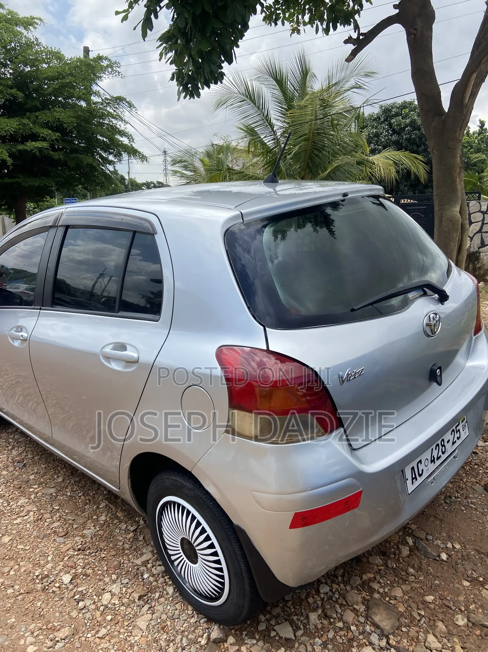 Toyota Vitz 1.5 FWD 5dr 2010 Silver
