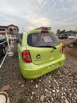 Nissan March 1.2 FWD 2011 Green