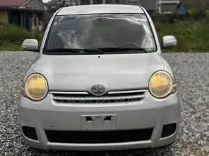 Toyota Sienta 1.5 FWD 2010 Gray