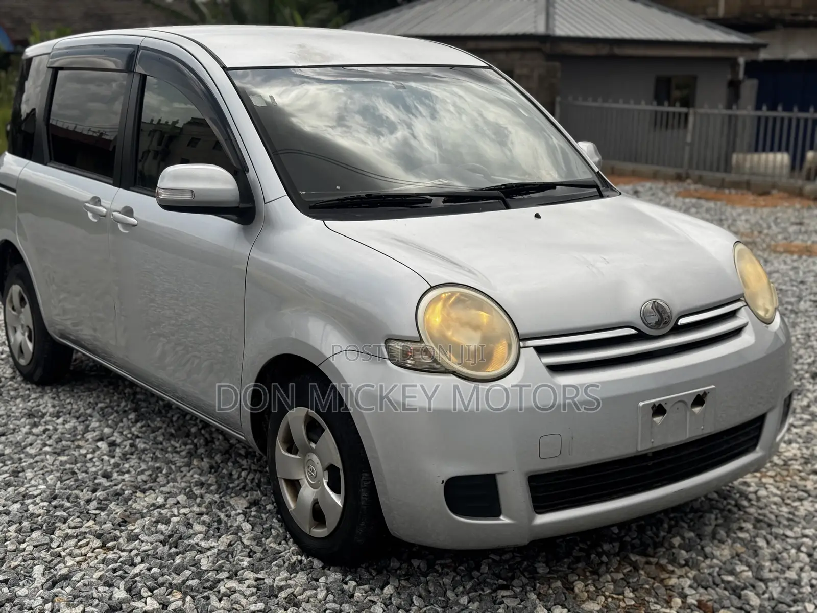 Toyota Sienta 1.5 FWD 2010 Gray