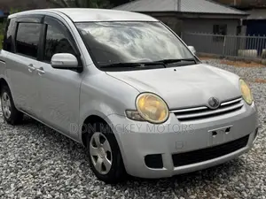 Toyota Sienta 1.5 FWD 2010 Gray