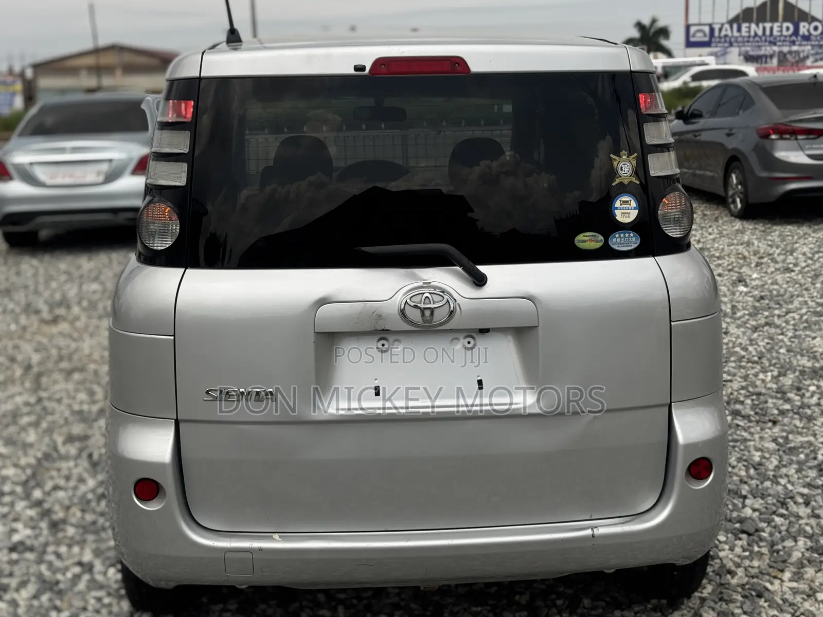 Toyota Sienta 1.5 FWD 2010 Gray