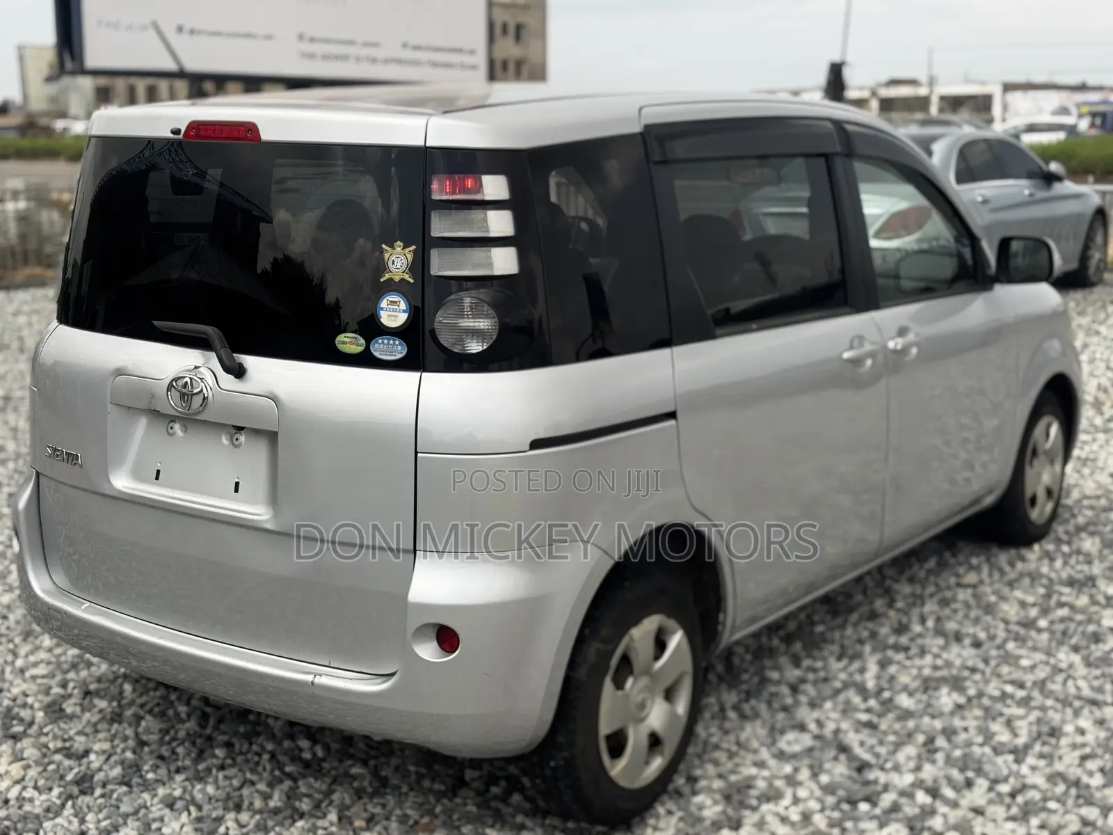 Toyota Sienta 1.5 FWD 2010 Gray