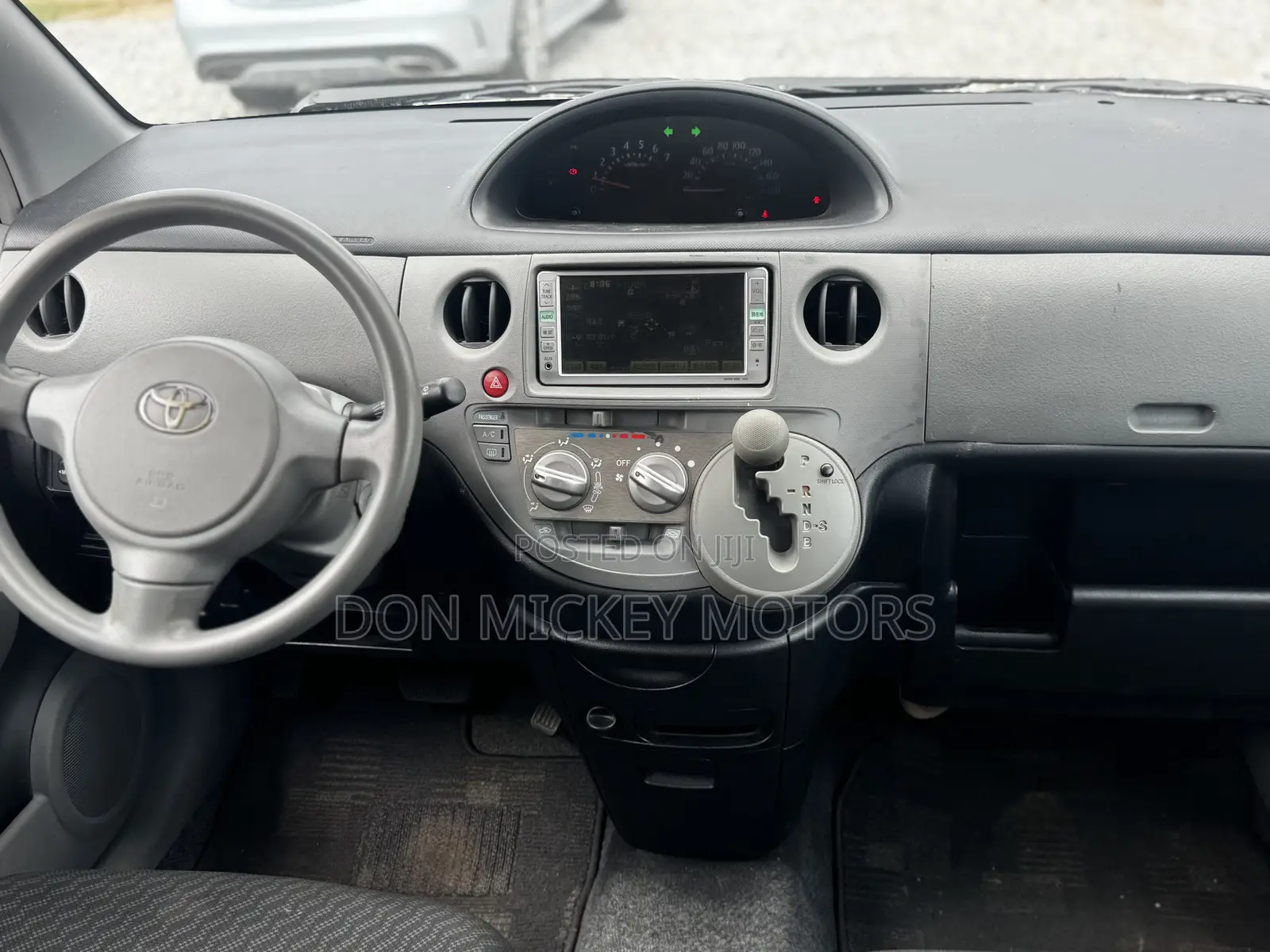 Toyota Sienta 1.5 FWD 2010 Gray