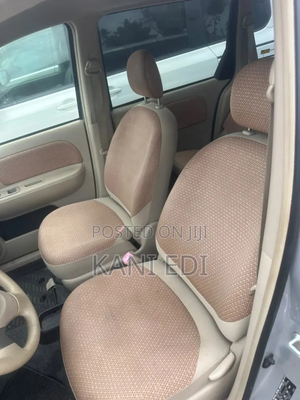 Toyota Sienta 2011 Silver