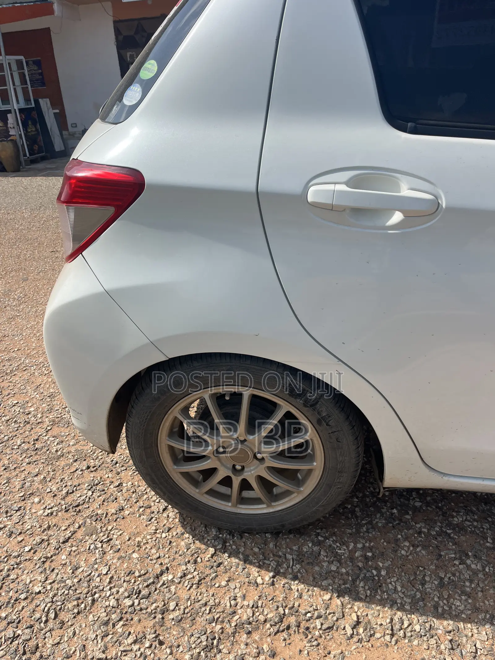 Toyota Vitz 2013 White